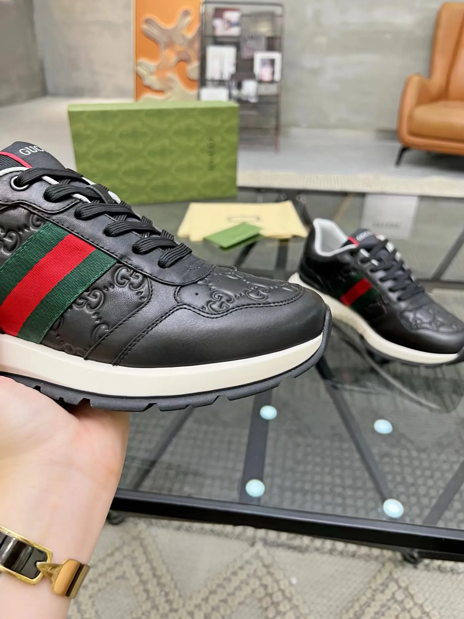 Factory price: 480💰New men's shoes GUCCI [Lightning] latest shoes shipped. Original quality, fashionable, made of special materials, sheepskin lining, brand new packaging. The foot feels super comfortable and the workmanship is impeccable. Size: 38-44, customized 45